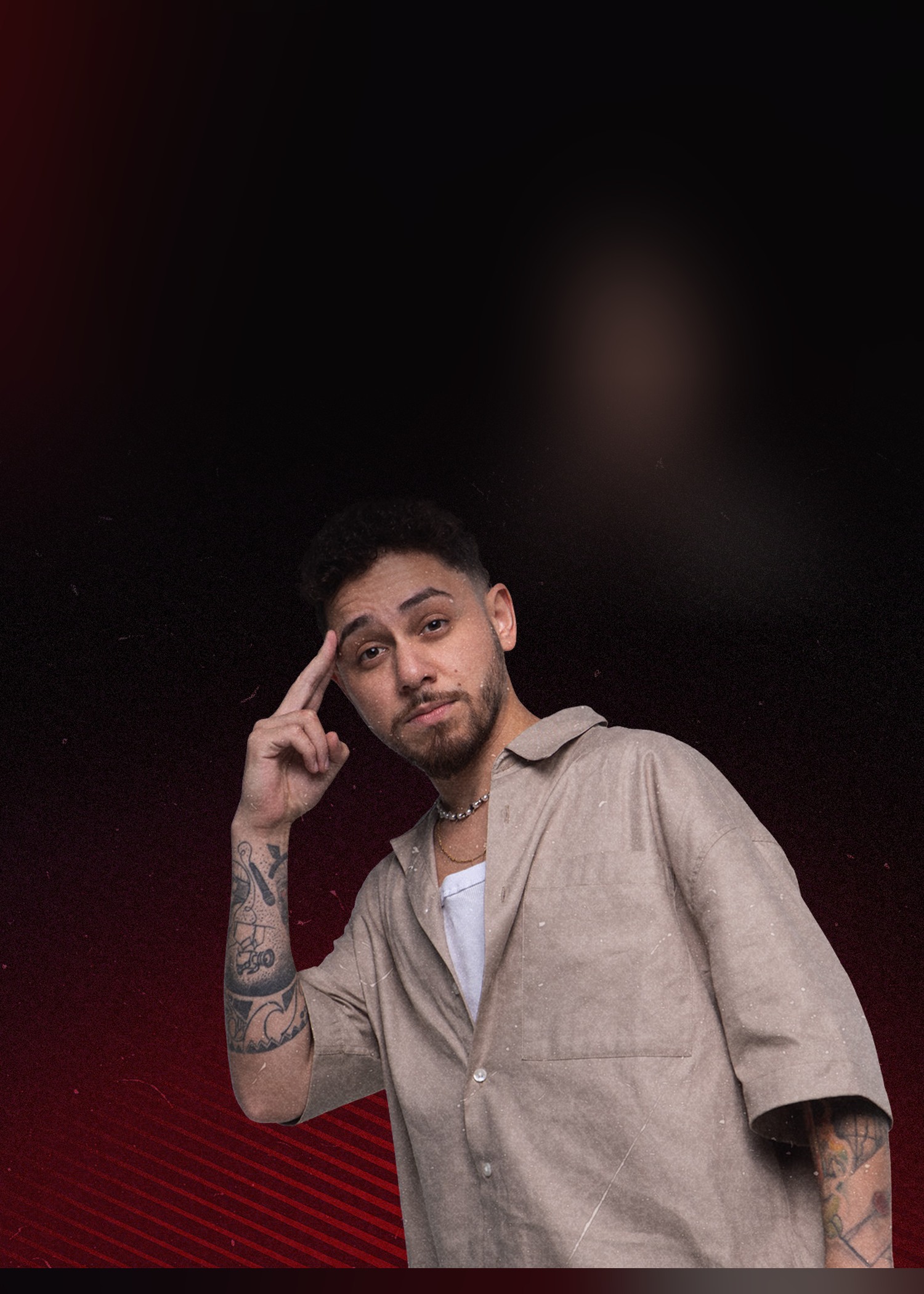 Gio Lisboa, comediante gaúcho, em retrato de estúdio
